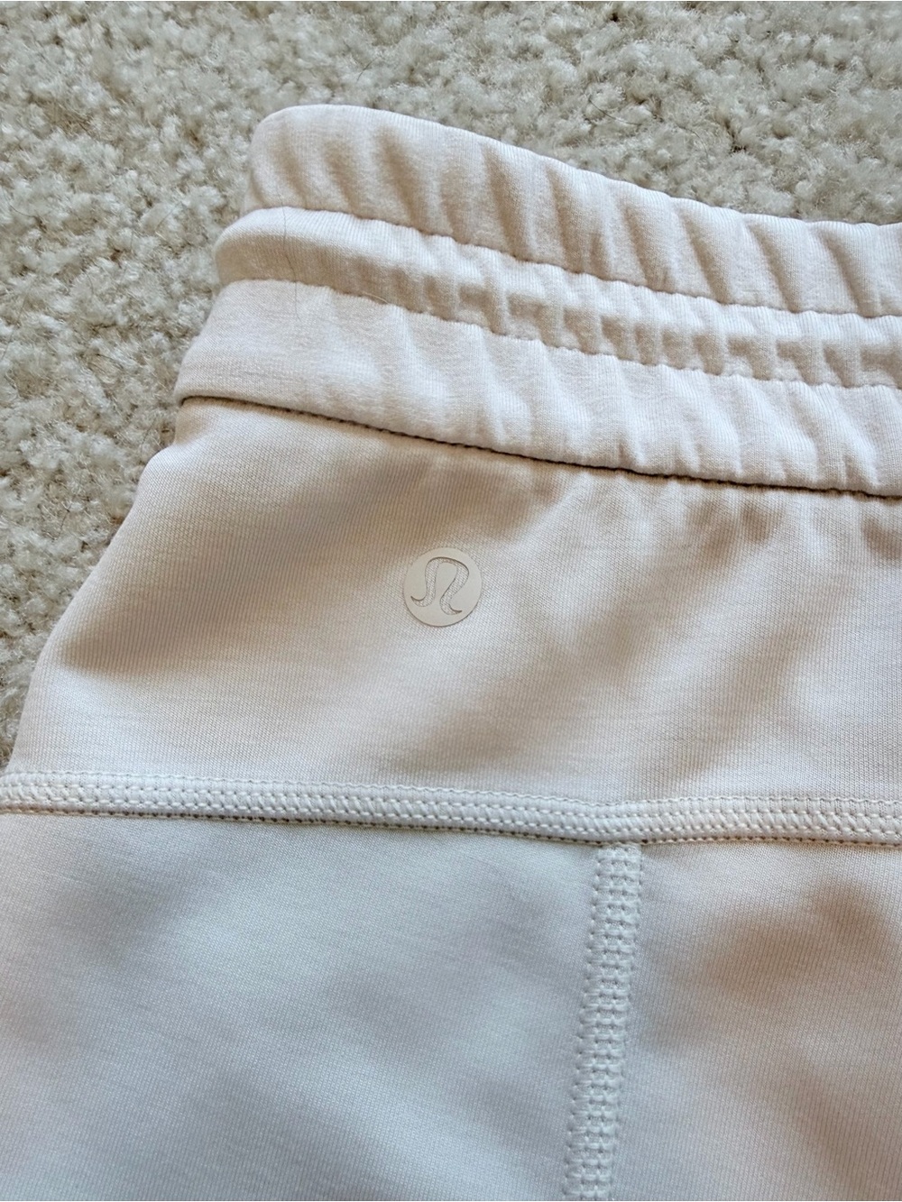 Lululemon Softstreme High-Rise 4” Shorts White Opal Size 8 Pockets - Picture 8 of 11
